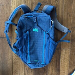 REI Tarn 18 kids hiking pack